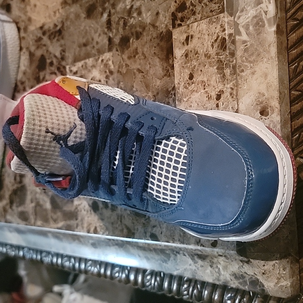 Shoes - Picture 3 of 4